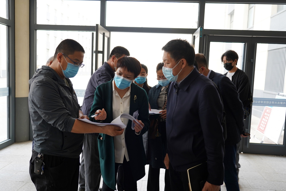 呼和浩特市疾病预防控制中心主任刘智利一行来我校调研指导疫情防控