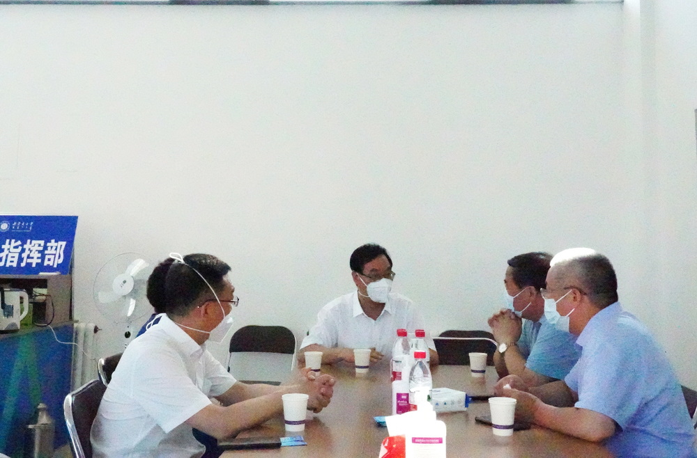 同心抗疫 | 自治区政府副主席包献华一行来我校督导检查疫情防控工作