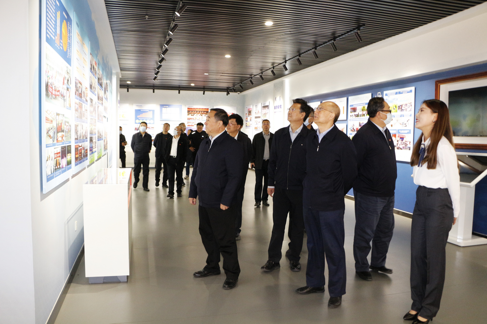 全国政协常委、提案委员会副主任支树平到内蒙古大学考察调研