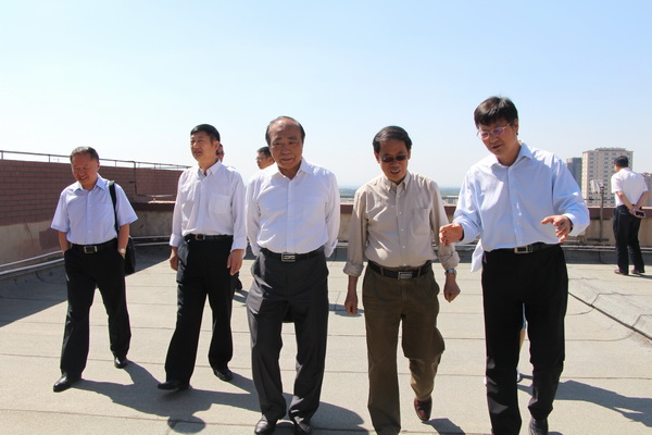 中央文史研究馆馆员北京大学博雅讲席教授陈平原一行来我校调研