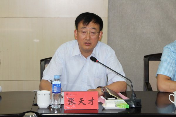 山西大学副校长张天才介绍上一年协作会工作进展情况各参会大学代表