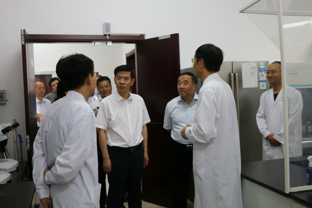 自治区副主席黄志强来我校调研重点实验室建设